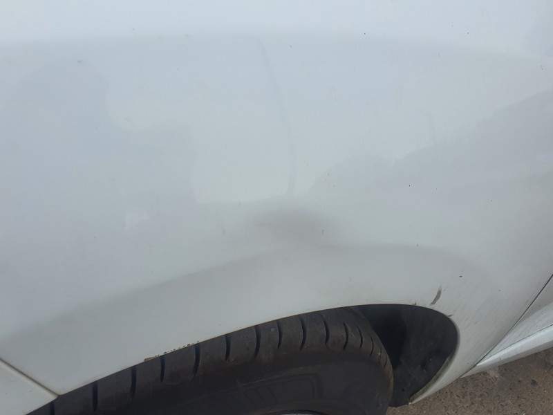 Recambio de aleta delantera izquierda para renault megane iii berlina 5 p 1.2 16v referencia OEM IAM   