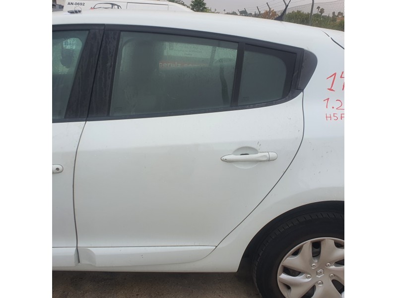 Recambio de puerta trasera izquierda para renault megane iii berlina 5 p 1.2 16v referencia OEM IAM   