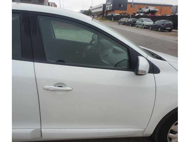 Recambio de puerta delantera derecha para renault megane iii berlina 5 p 1.2 16v referencia OEM IAM   