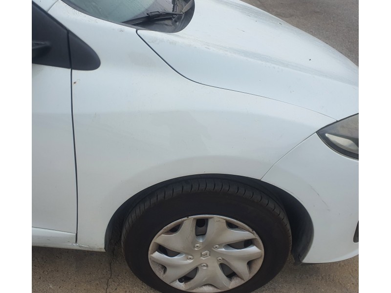Recambio de aleta delantera derecha para renault megane iii berlina 5 p 1.2 16v referencia OEM IAM   
