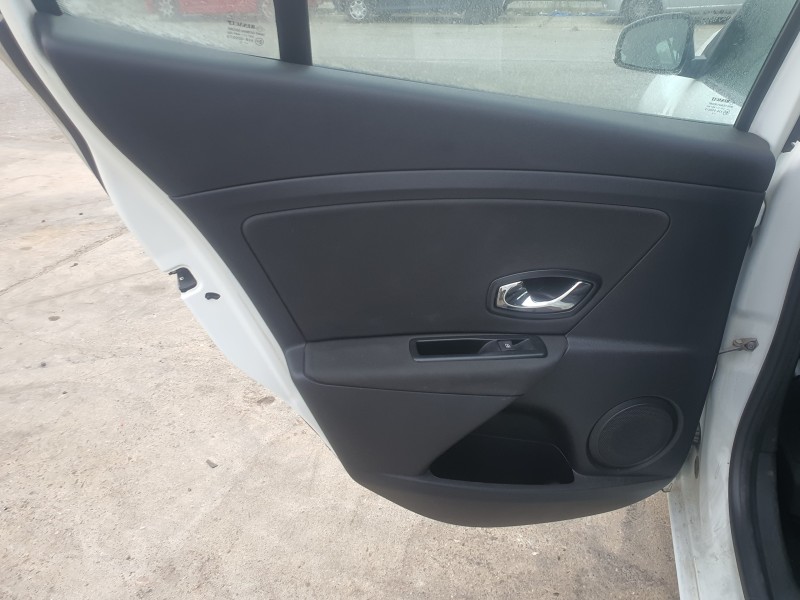 Recambio de guarnecido puerta trasera izquierda para renault megane iii berlina 5 p 1.2 16v referencia OEM IAM   
							