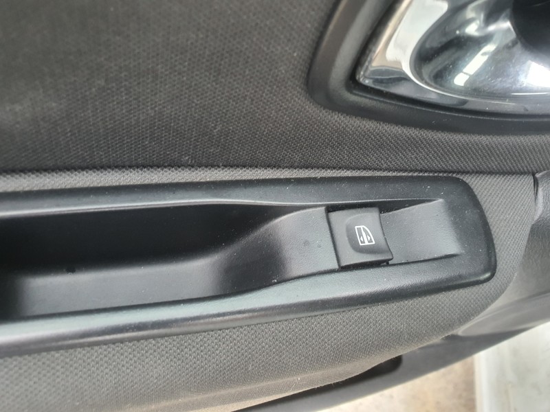 Recambio de mando elevalunas trasero izquierdo para renault megane iii berlina 5 p 1.2 16v referencia OEM IAM   
							