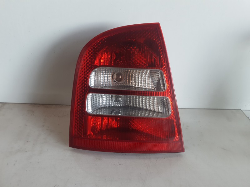 Recambio de piloto trasero izquierdo para skoda octavia berlina (1u2) referencia OEM IAM   