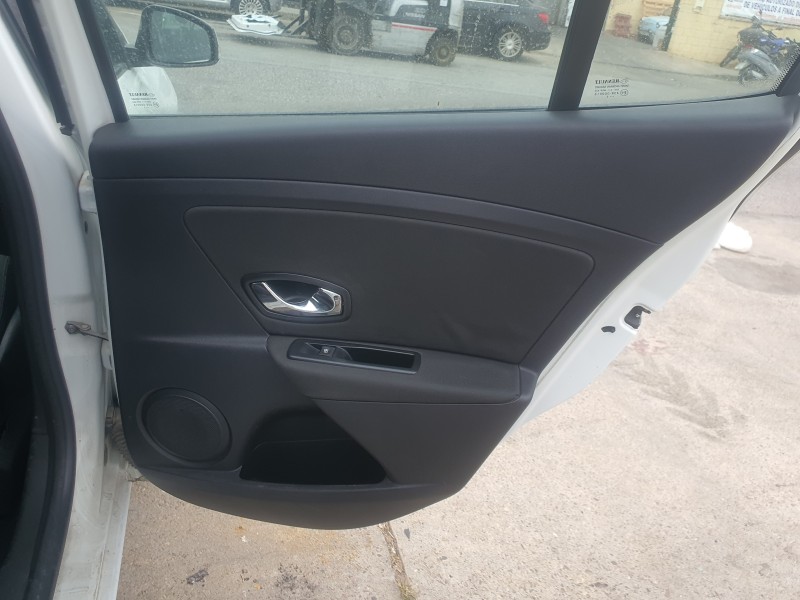 Recambio de guarnecido puerta trasera derecha para renault megane iii berlina 5 p 1.2 16v referencia OEM IAM   
							