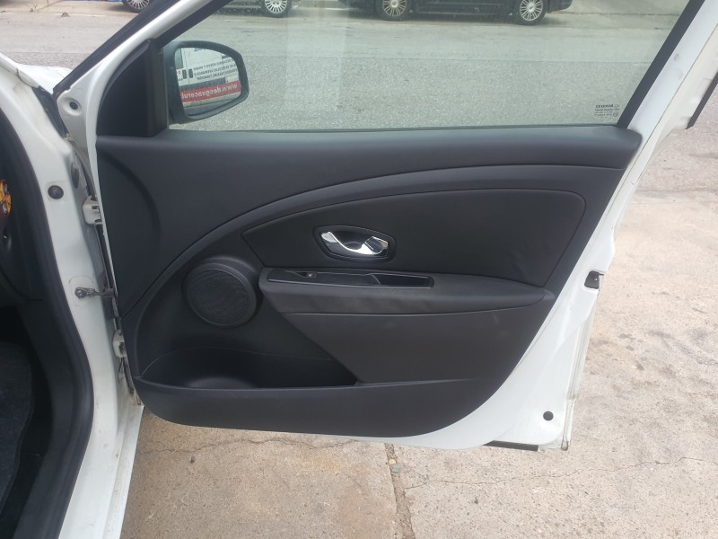 Recambio de guarnecido puerta delantera derecha para renault megane iii berlina 5 p 1.2 16v referencia OEM IAM   