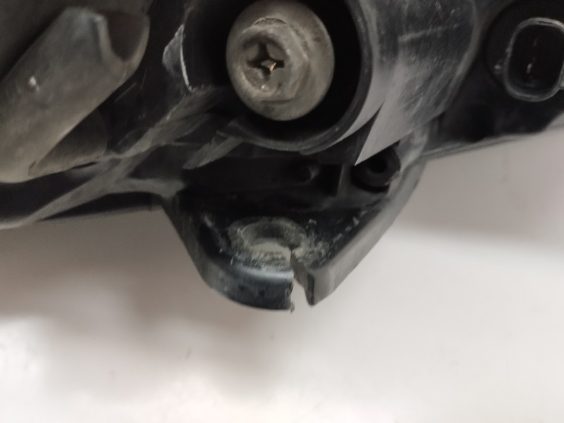 Recambio de faro derecho para mazda 3 berlina (bk) 1.6 crdt sportive referencia OEM IAM   