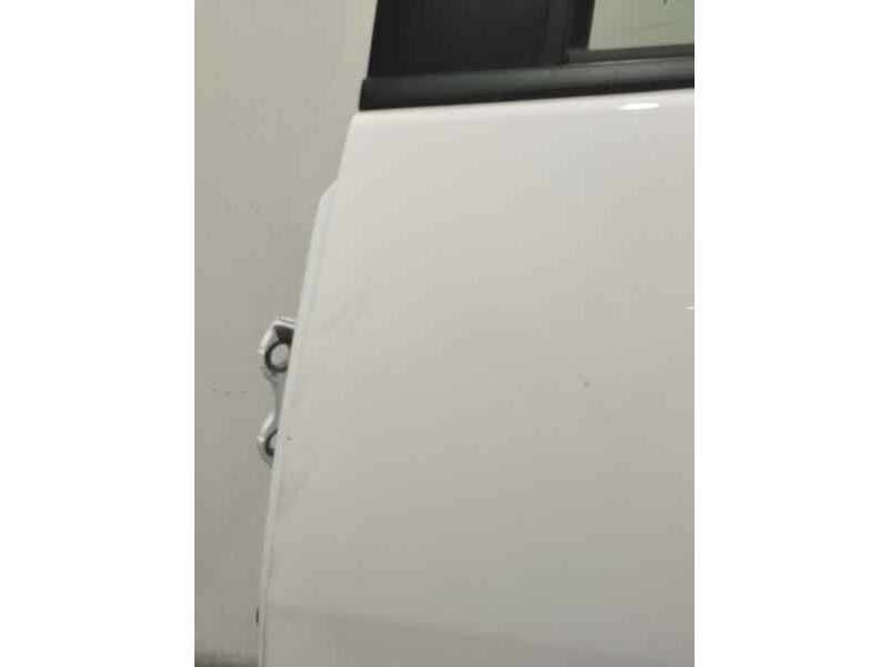Recambio de puerta trasera izquierda para toyota yaris iv 1.5 hybrid 116 cv referencia OEM IAM   