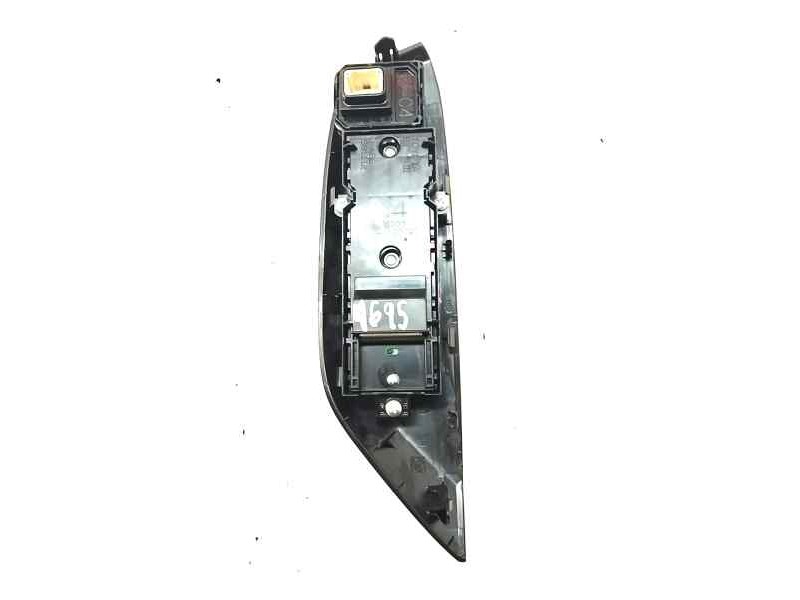 Recambio de mando elevalunas delantero izquierdo para toyota yaris iv 1.5 hybrid 116 cv referencia OEM IAM 840400D020  
							
