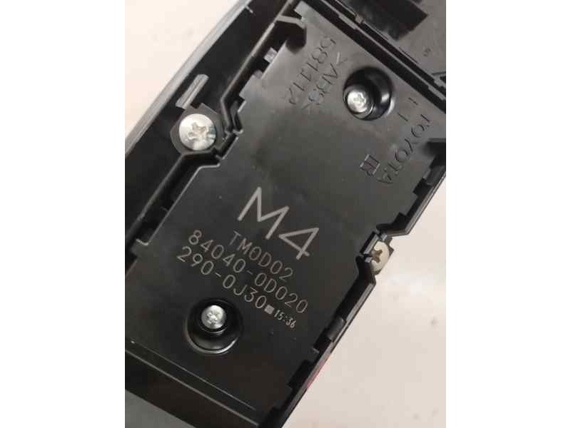 Recambio de mando elevalunas delantero izquierdo para toyota yaris iv 1.5 hybrid 116 cv referencia OEM IAM 840400D020  
							