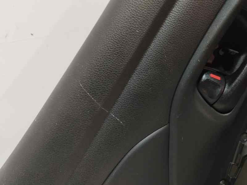 Recambio de guarnecido puerta trasera izquierda para toyota yaris iv 1.5 hybrid 116 cv referencia OEM IAM   