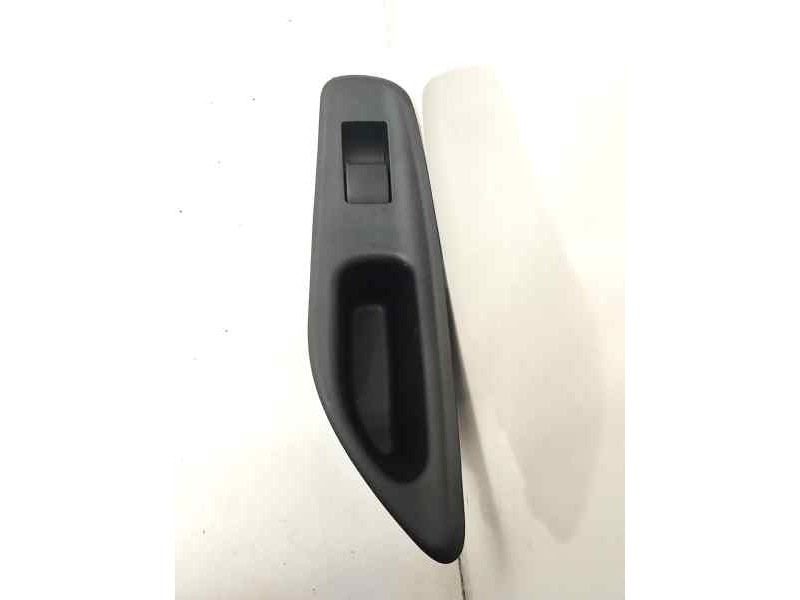 Recambio de mando elevalunas trasero derecho para toyota yaris iv 1.5 hybrid 116 cv referencia OEM IAM 74271K0090  
							