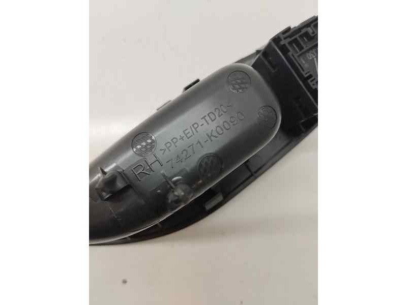 Recambio de mando elevalunas trasero derecho para toyota yaris iv 1.5 hybrid 116 cv referencia OEM IAM 74271K0090  
							
