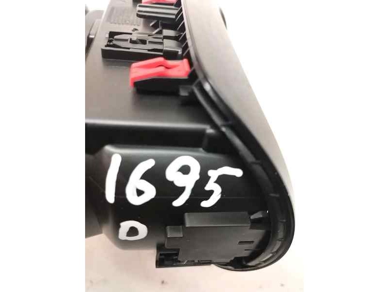 Recambio de rejilla aireadora para toyota yaris iv 1.5 hybrid 116 cv referencia OEM IAM 55650K0040  