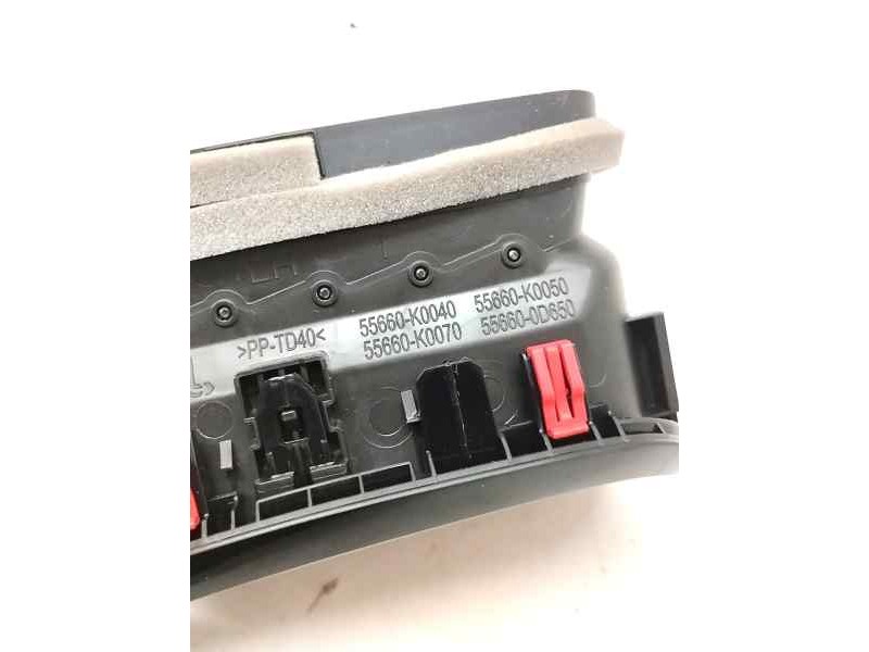 Recambio de rejilla aireadora para toyota yaris iv 1.5 hybrid 116 cv referencia OEM IAM 55650K0040  