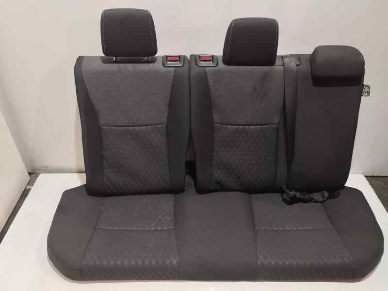 Recambio de asientos traseros para toyota yaris iv 1.5 hybrid 116 cv referencia OEM IAM   