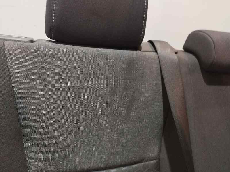 Recambio de asientos traseros para toyota yaris iv 1.5 hybrid 116 cv referencia OEM IAM   