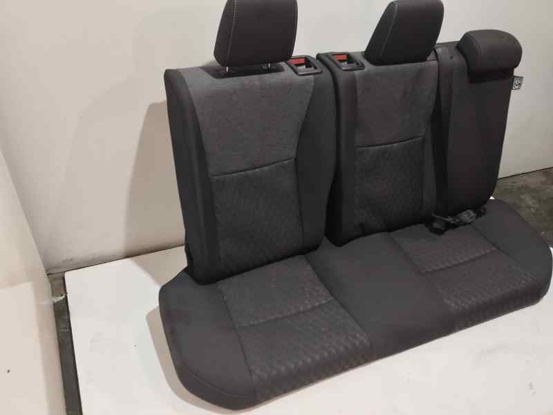 Recambio de asientos traseros para toyota yaris iv 1.5 hybrid 116 cv referencia OEM IAM   