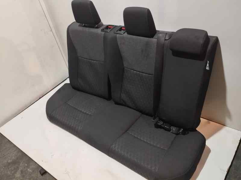 Recambio de asientos traseros para toyota yaris iv 1.5 hybrid 116 cv referencia OEM IAM   