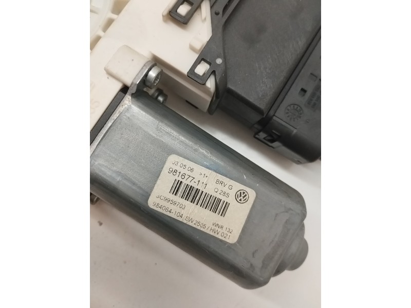 Recambio de motor elevalunas trasero izquierdo para volkswagen passat variant (3c5) 2.0 tdi referencia OEM IAM 3C9959703  
							