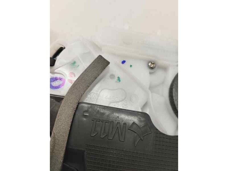 Recambio de cerradura puerta trasera derecha para toyota yaris iv 1.5 hybrid 116 cv referencia OEM IAM M7314450  
