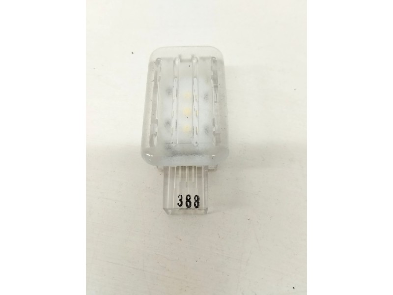 Recambio de luz interior para jaguar i-pace se referencia OEM IAM CPLA13776  