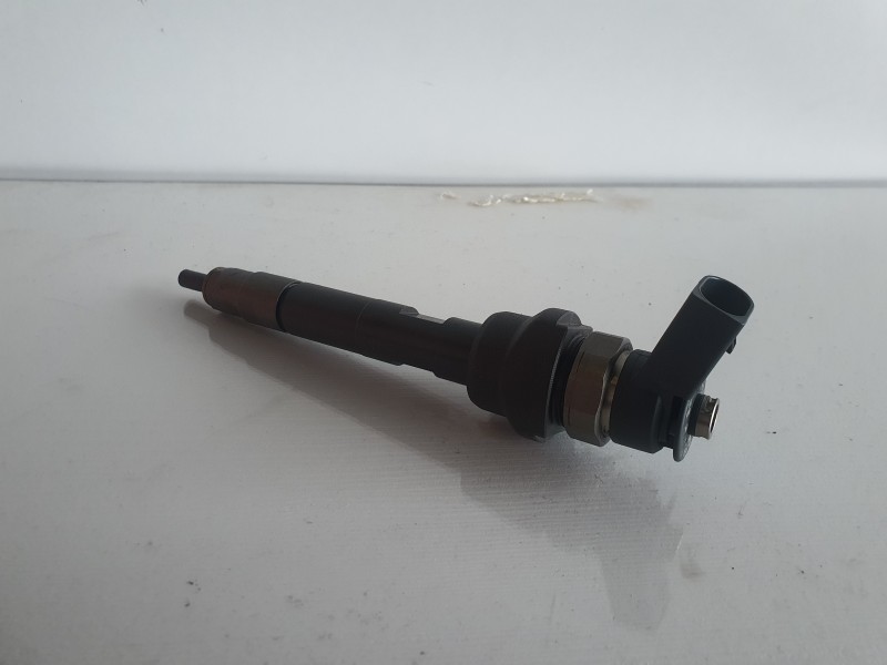 Recambio de inyector para mini countryman (r60) one d referencia OEM IAM 850690204  