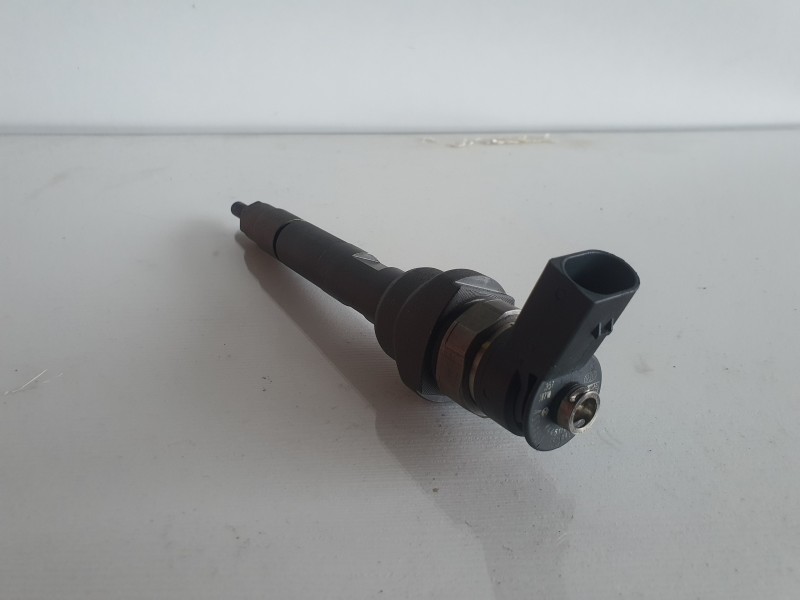 Recambio de inyector para mini countryman (r60) one d referencia OEM IAM 850690204  