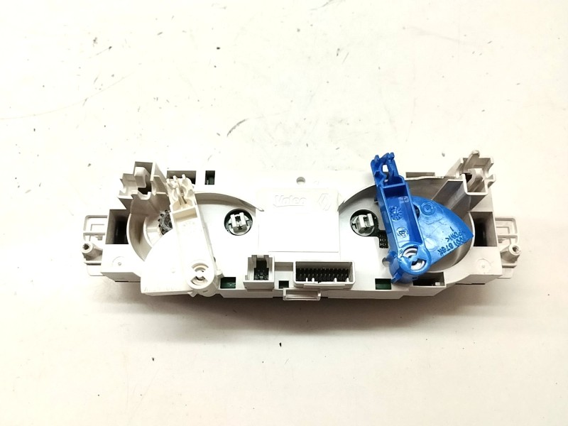 Recambio de mando climatizador para renault megane iii berlina 5 p 1.2 16v referencia OEM IAM E1072183A  
							