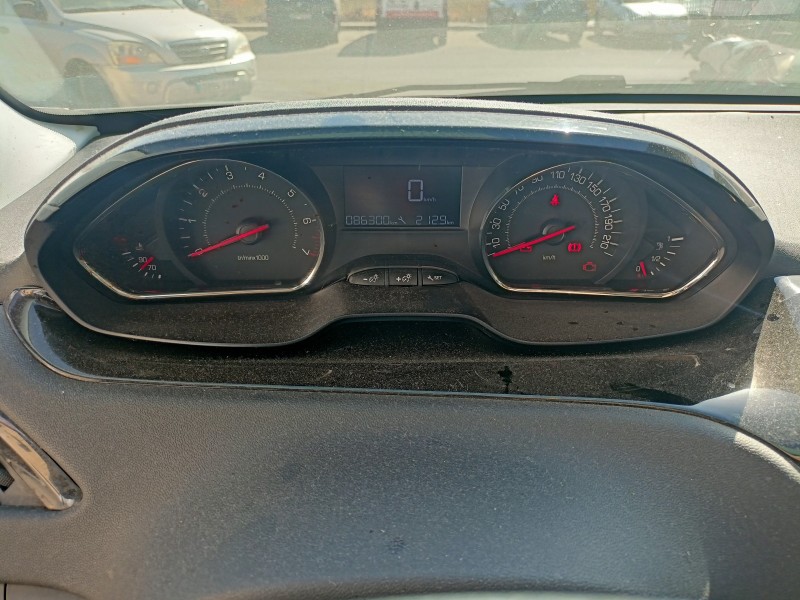 Recambio de cuadro instrumentos para peugeot 208 1.2 12v vti referencia OEM IAM 9673777580  