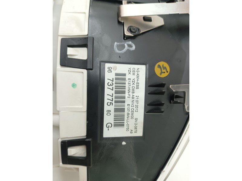 Recambio de cuadro instrumentos para peugeot 208 1.2 12v vti referencia OEM IAM 9673777580  