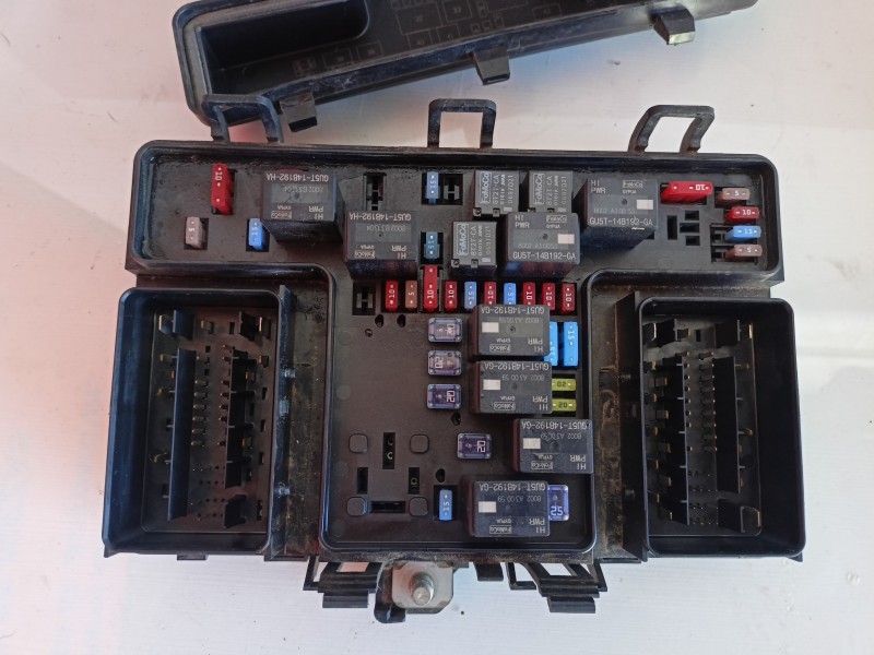 Recambio de caja reles / fusibles para ford ranger (tke) cabina simple 4x4 xl referencia OEM IAM GB3T14D068KC  