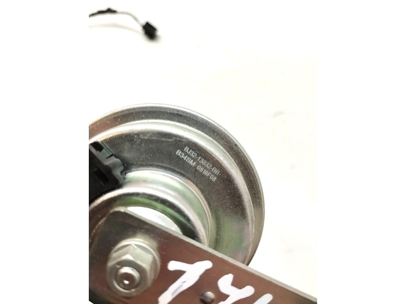 Recambio de claxon para jaguar i-pace se referencia OEM IAM BJ3213832  