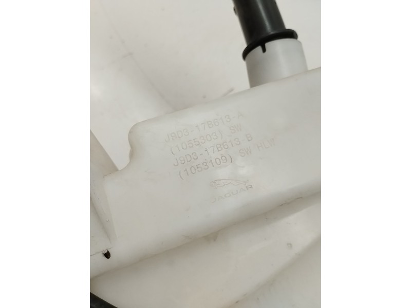 Recambio de deposito limpia para jaguar i-pace se referencia OEM IAM J9D317B613A  