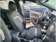 Recambio de asiento delantero izquierdo para kia cee´d 1.6 crdi 136 cv referencia OEM IAM    2