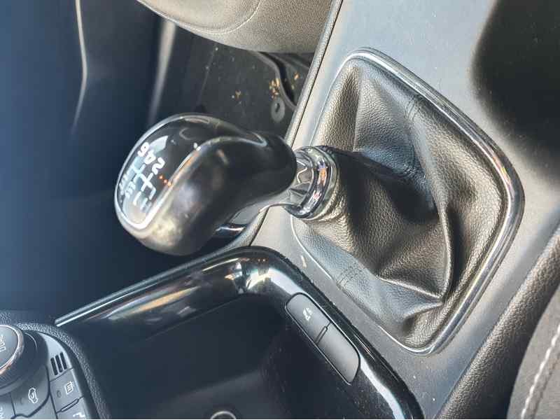 Recambio de pomo palanca cambio para kia cee´d 1.6 crdi 136 cv referencia OEM IAM   