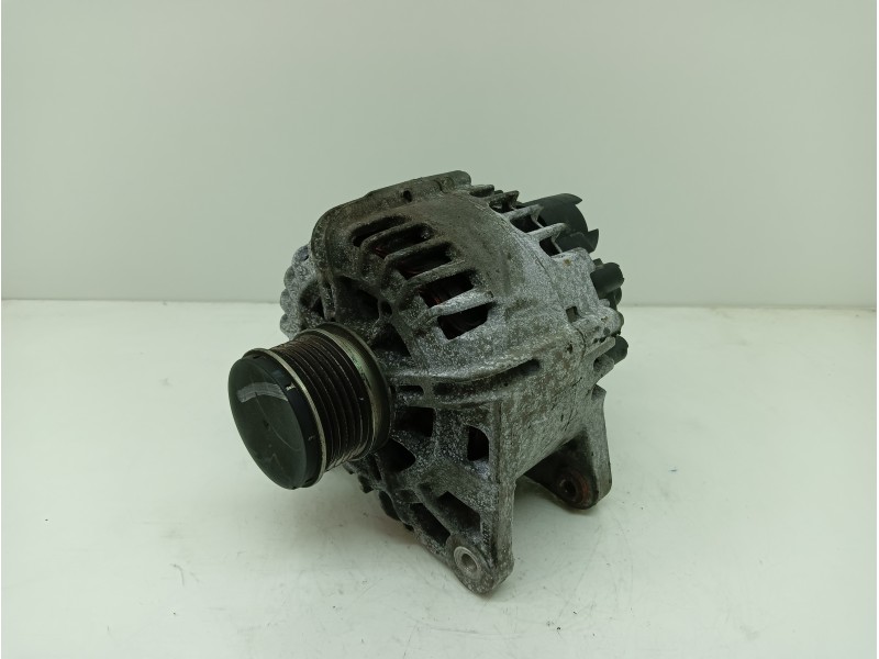 Recambio de alternador para renault megane iii berlina 5 p 1.5 dci diesel fap referencia OEM IAM 2606288A  
