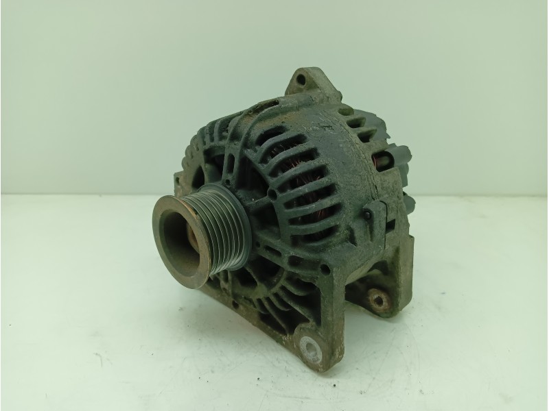 Recambio de alternador para renault megane ii berlina 5p 1.9 dci diesel referencia OEM IAM 8200290215  
