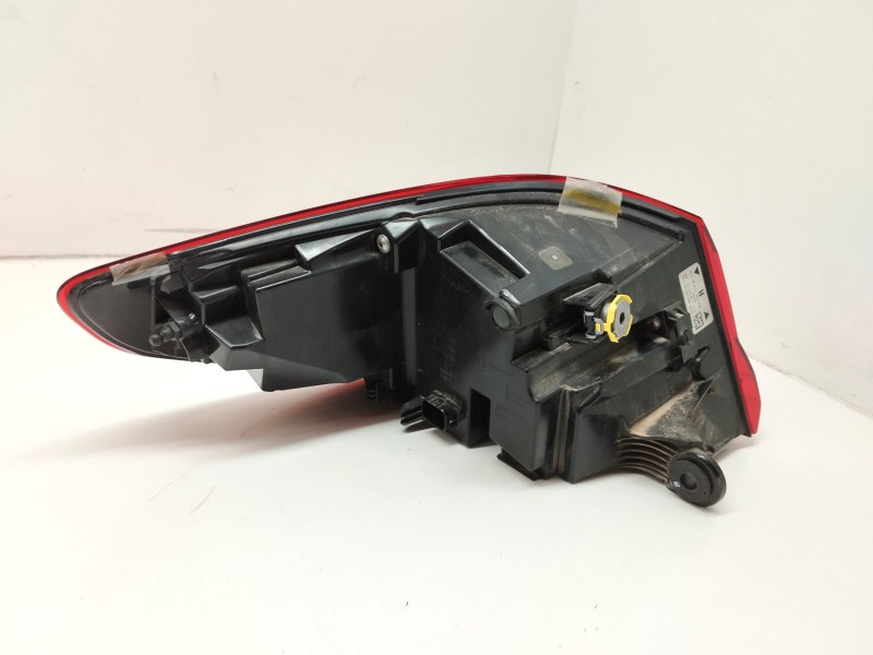 Recambio de piloto trasero derecho para bmw serie 1 lim. (f40) 1.5 12v turbodiesel referencia OEM IAM 745064414  
							