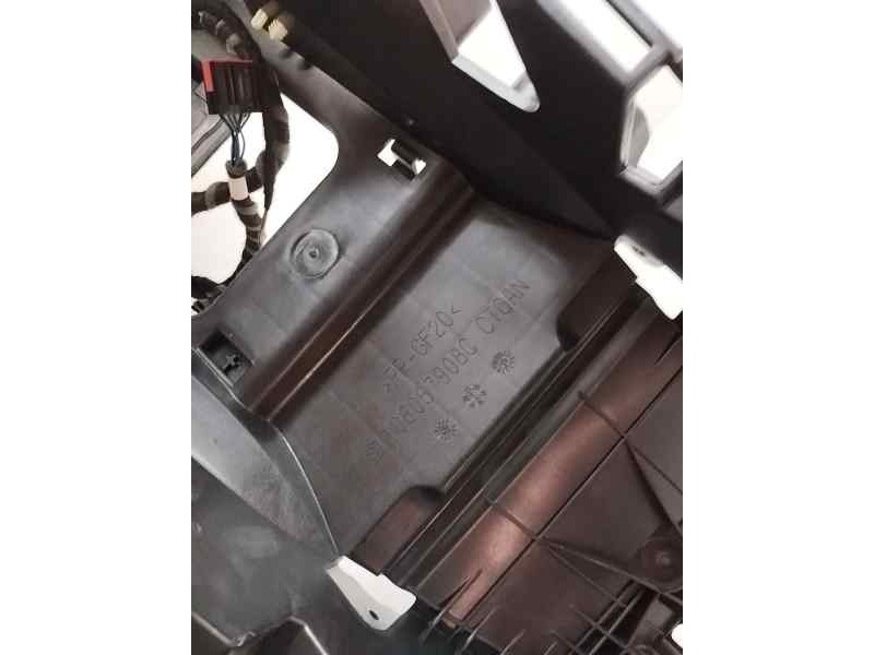 Recambio de apoyabrazos central para jaguar i-pace se referencia OEM IAM 106057908C  