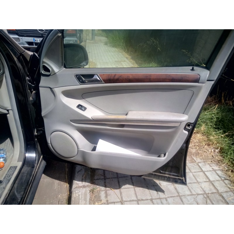 Recambio de guarnecido puerta delantera derecha para mercedes clase m (w164) 3.0 cdi cat referencia OEM IAM   