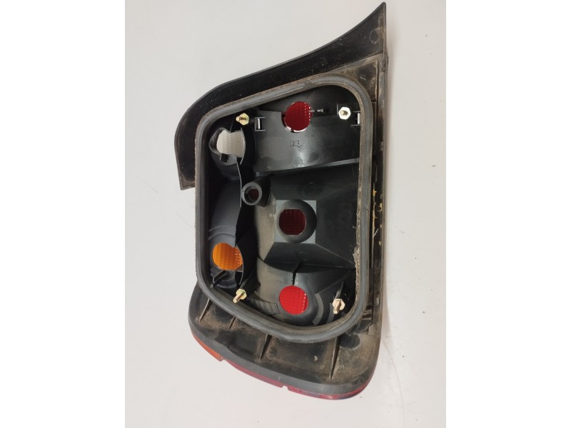 Recambio de piloto trasero derecho para bmw serie 3 compacto (e36) 1.6 cat referencia OEM IAM   