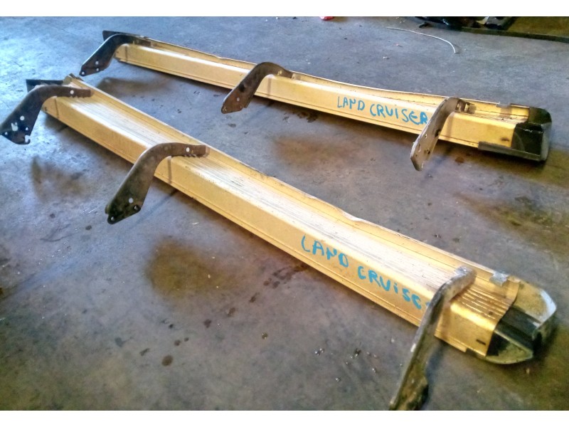 Recambio de estribo para toyota land cruiser (j9) referencia OEM IAM   