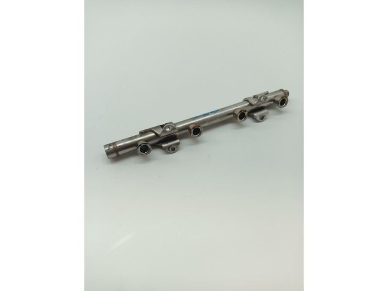 Recambio de rampa inyectora para seat leon (5f1) fr plus referencia OEM IAM 04E133320D  