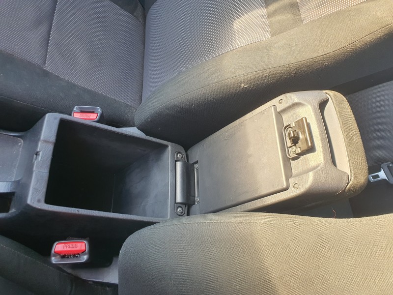 Recambio de apoyabrazos central para toyota corolla (e12) 1.4 turbodiesel cat referencia OEM IAM   