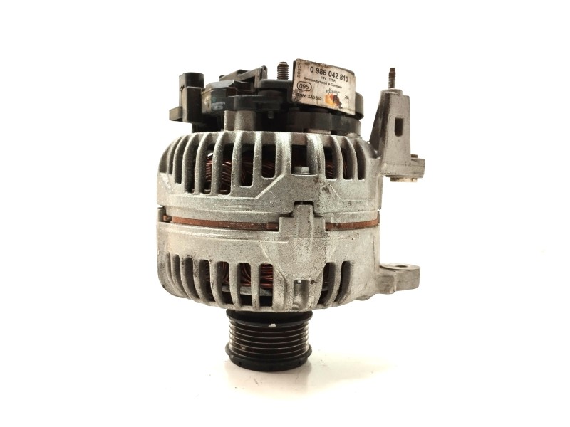 Recambio de alternador para volkswagen polo (9n1) 1.4 tdi referencia OEM IAM 0986042810  