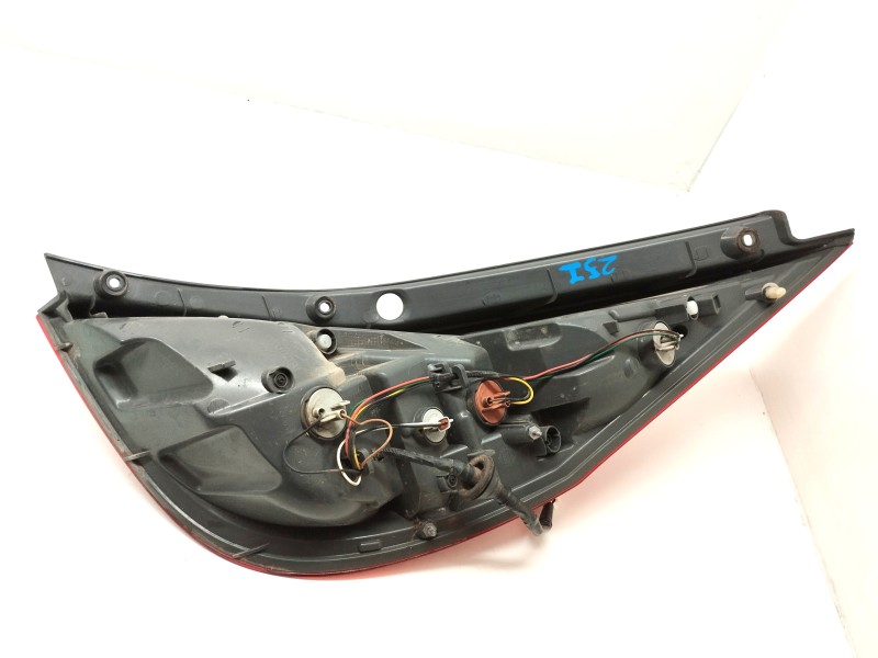 Recambio de piloto trasero izquierdo para hyundai i30 1.4 cat referencia OEM IAM 924012R0  