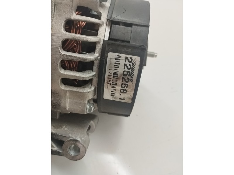 Recambio de alternador para jaguar f-pace 2.0 diesel cat referencia OEM IAM 225258  