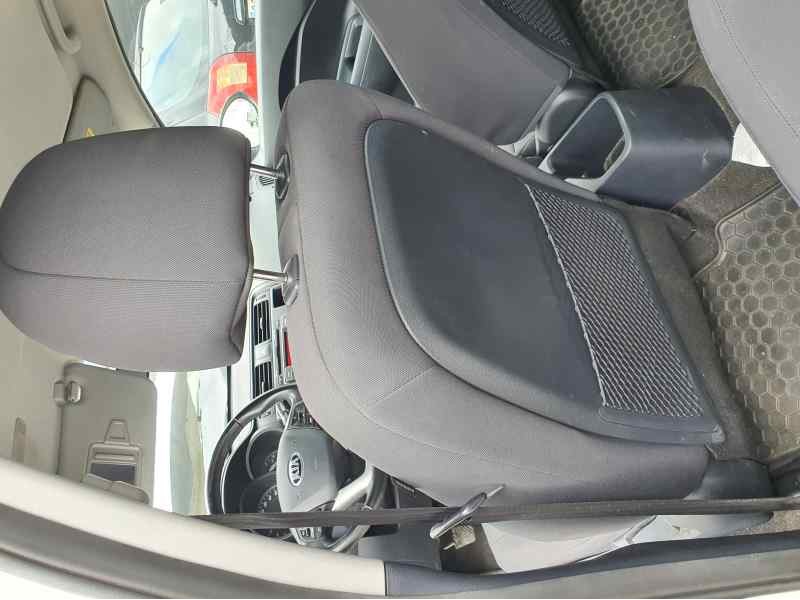 Recambio de asiento delantero izquierdo para kia rio iii 1.2 cvvt 84 cv referencia OEM IAM   
