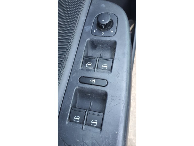 Recambio de mando elevalunas delantero izquierdo para volkswagen golf v berlina (1k1) 1.6 16v fsi referencia OEM IAM   
							