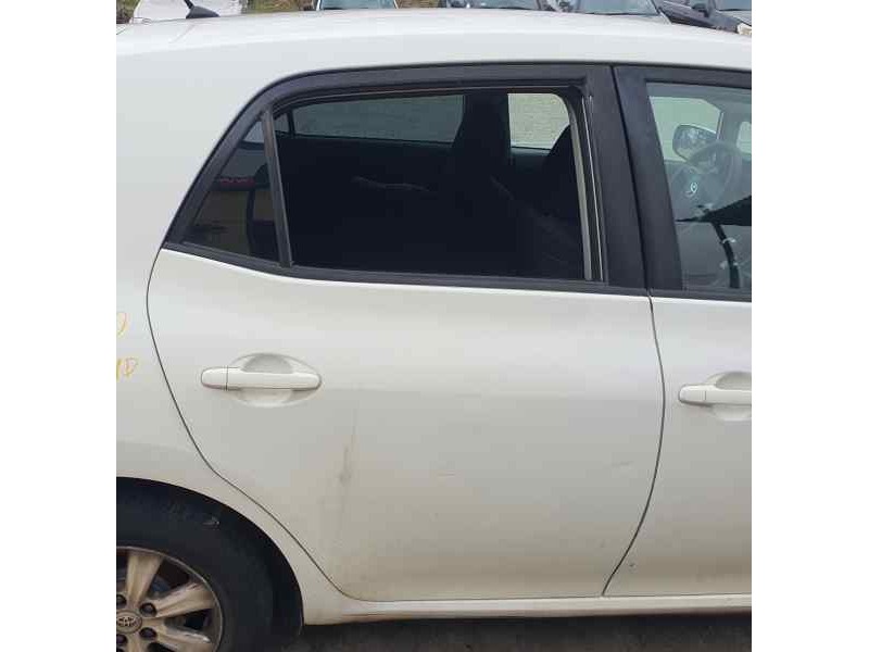 Recambio de puerta trasera derecha para toyota auris 1.4 d-4d 90 cv referencia OEM IAM   